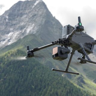 ⚡️ PREDSTAVUJEME DJI ZENMUSE L3 ⚡️ Ďalšia generácia vysokopresného leteckého LiDAR systému od DJI ponúka dlhodosahový...